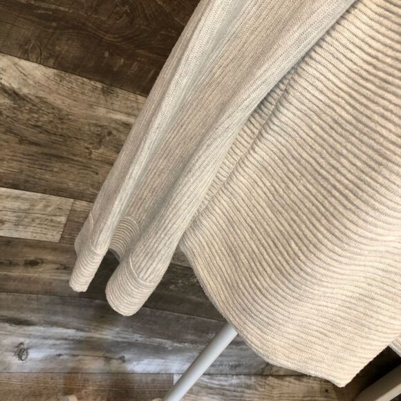 G F Collection knit gray long sleeve split back top - S - 🙂3/$15 - Picture 3 of 8